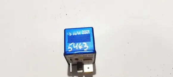 Volkswagen PASSAT B5.5 Other relay 8A0951253 899587