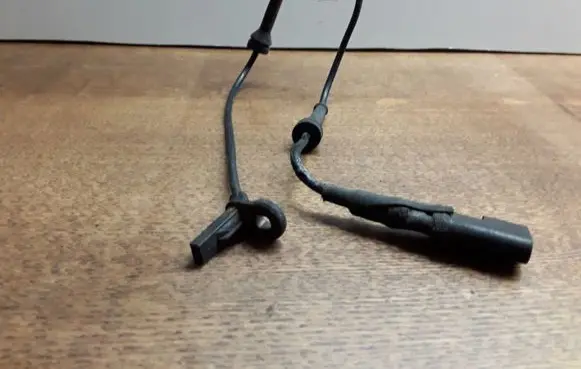 Ford Focus ABS brake wheel speed sensor 10071150493