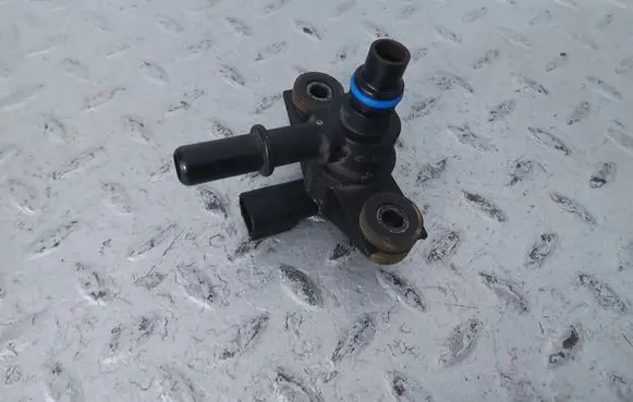 Ford Mustang VI Vacuum valve AU5A9G866AB