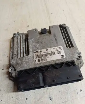 Opel Vectra C Engine control unit/module 55205632 0281013409 1039S14419