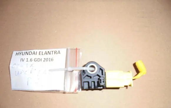 Hyundai Elantra VI Original wheel cap 95920-F2000