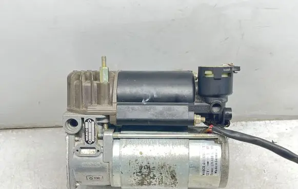BMW 5 E60 E61 Air suspension compressor/pump 4430200111 L76A6082099