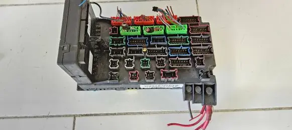 Mercedes-Benz ML W163 SAM control unit 1635457032 05371056