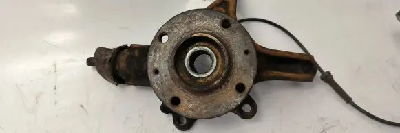 Peugeot 308 Front wheel hub spindle knuckle
