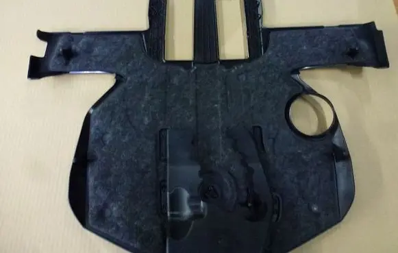 Engine cover (trim)