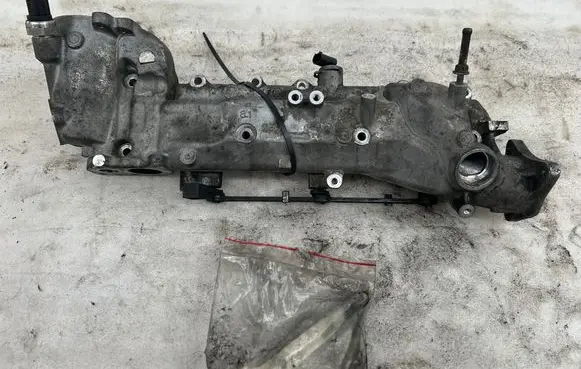Mercedes-Benz E C207 W207 Intake manifold LF00052