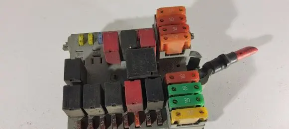 Fiat Bravo Fuse module 51775688