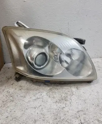 Toyota Avensis T250 Headlight/headlamp