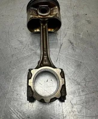 Mitsubishi Outlander Piston with connecting rod 63DV