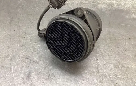 Volvo V70 Mass air flow meter 0281006184 30545023