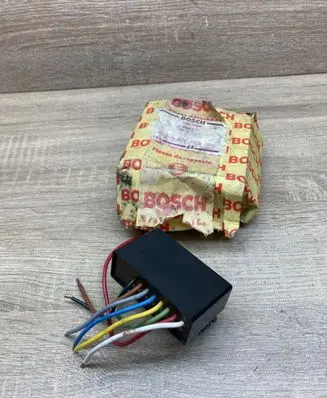 Mercedes-Benz 250 280 C CE W114 Window wiper relay 0335320005