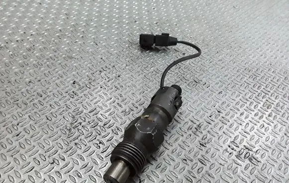 Volvo S40, V40 Fuel injector LDC009R01A