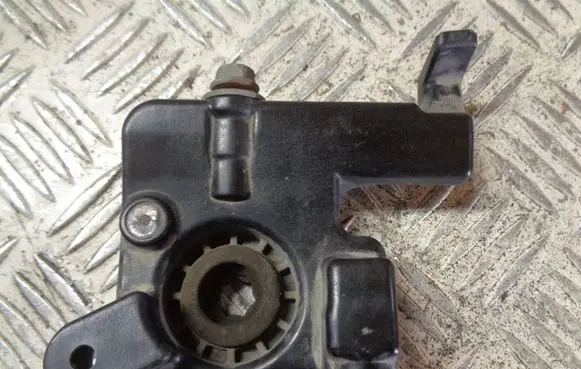 Renault Twingo III Radiator mount bracket 215143071R