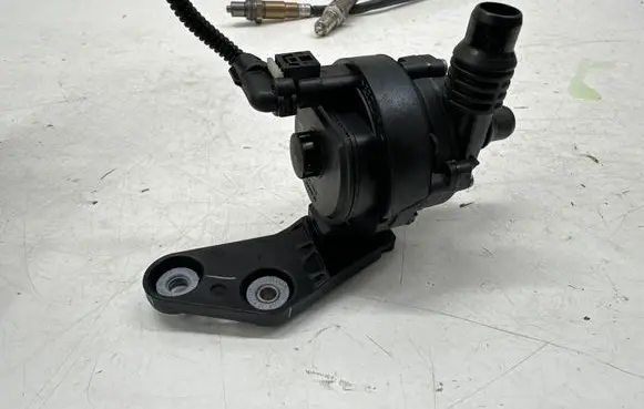 BMW X7 G07 Electric auxiliary coolant/water pump 8477210