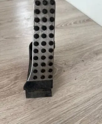 Mercedes-Benz E W213 Accelerator throttle pedal A2053000104
