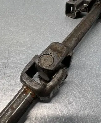 Volkswagen Touareg I Steering column universal joint 7L0419523