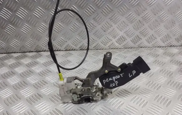 Peugeot 107 Front door lock