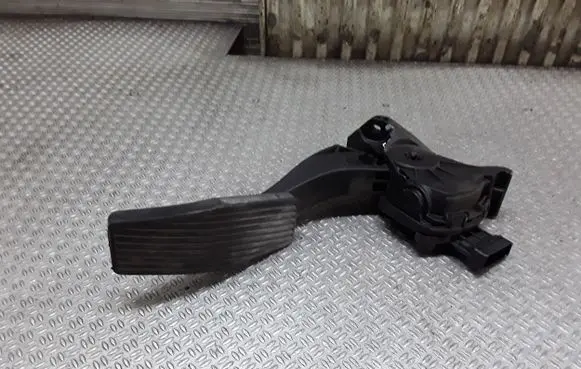 Opel Insignia A Accelerator throttle pedal 13237352