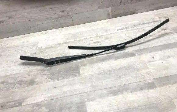 Volkswagen PASSAT B7 Front wiper blade arm 3C1955409C