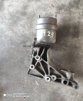 Volkswagen Transporter - Caravelle T4 Engine mount bracket 074199207M