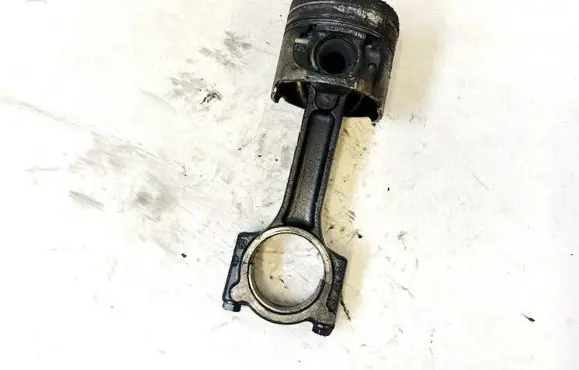 Renault Megane III Piston with connecting rod