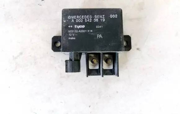Mercedes-Benz E W211 Glow plug pre-heat relay A0025423819 Q02