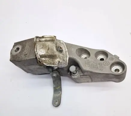 Maserati Ghibli Engine mount bracket 2336973SX