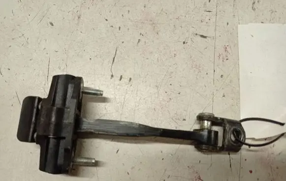 Volvo V40 Rear door check strap stopper