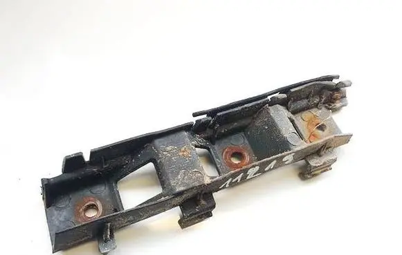 Volkswagen PASSAT B6 Front bumper mounting bracket 3C0807183
