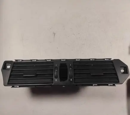 BMW 5 E60 E61 Dash center air vent grill 6910734 7009275