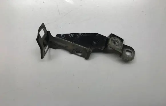 BMW 1 E82 E88 Fender mounting bracket