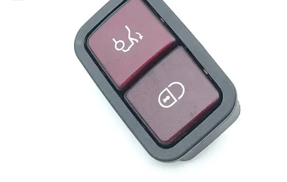 Mercedes-Benz CLS C218 AMG Tailgate/boot open switch button 2208211479 32132101