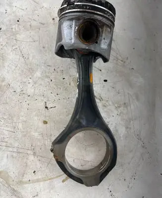 Mercedes-Benz Sprinter W906 Piston with connecting rod 8370
