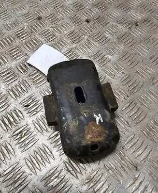 Engine mounting bracket
