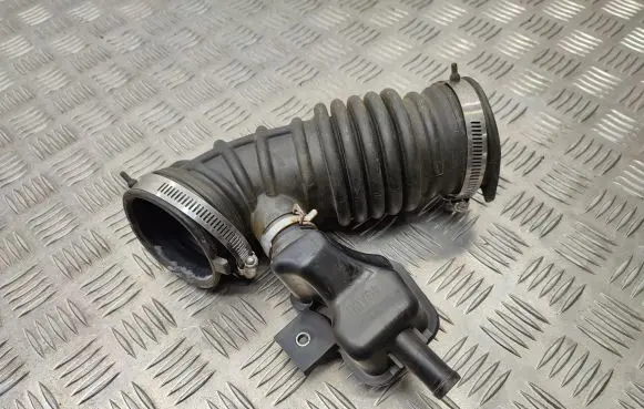 Infiniti Q50 Air intake hose/pipe