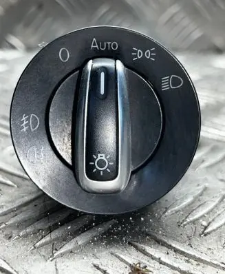 Volkswagen Touran II Light switch