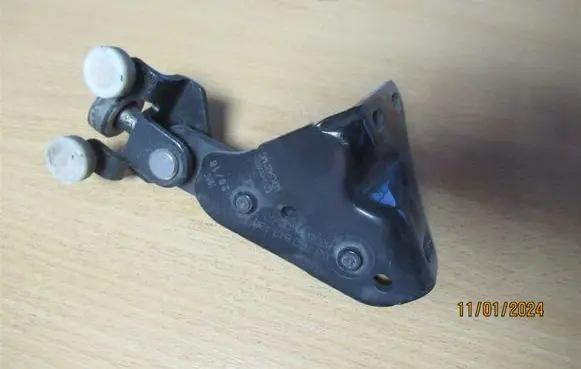Volkswagen Crafter Sliding door upper roller guide/hinge 7C0843436