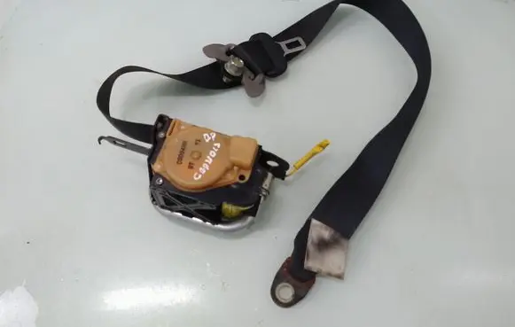 Mitsubishi Grandis Front seatbelt C9094HR