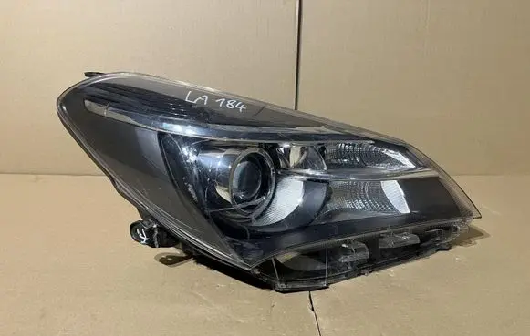 Toyota Yaris Headlight/headlamp
