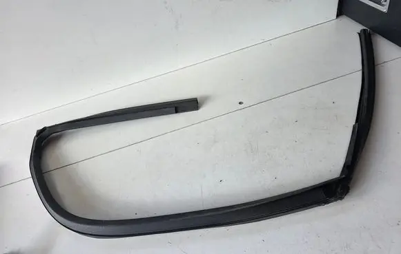 Nissan Juke II F16 Rubber seal front door window/glass 803306PA0D
