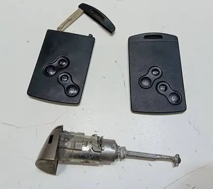 Renault Laguna III Ignition key/card 