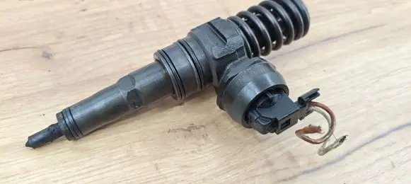 Skoda Octavia Mk2 (1Z) Fuel injector 038130073AG