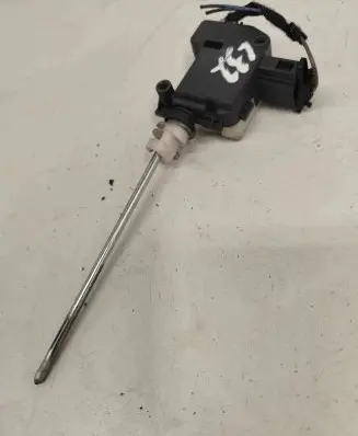 Skoda Octavia Mk2 (1Z) Central locking motor 1M0959781A 1Z0810773