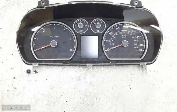 Hyundai i30 Speedometer (instrument cluster) 940312r545