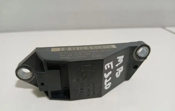 Mercedes-Benz E W211 Airbag deployment crash/impact sensor A0018209326