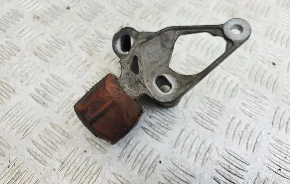 Engine mount bracket