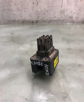 Hyundai Kona II Heater blower motor/fan resistor V22312260158