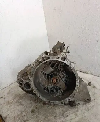 KIA Carnival Manual 5 speed gearbox 90703681
