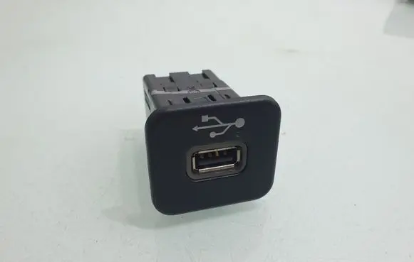 Jeep Compass USB socket connector 5UV99LXHAA