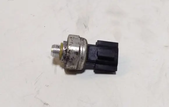 Nissan Qashqai+2 Air conditioning (A/C) pressure sensor 42CP811